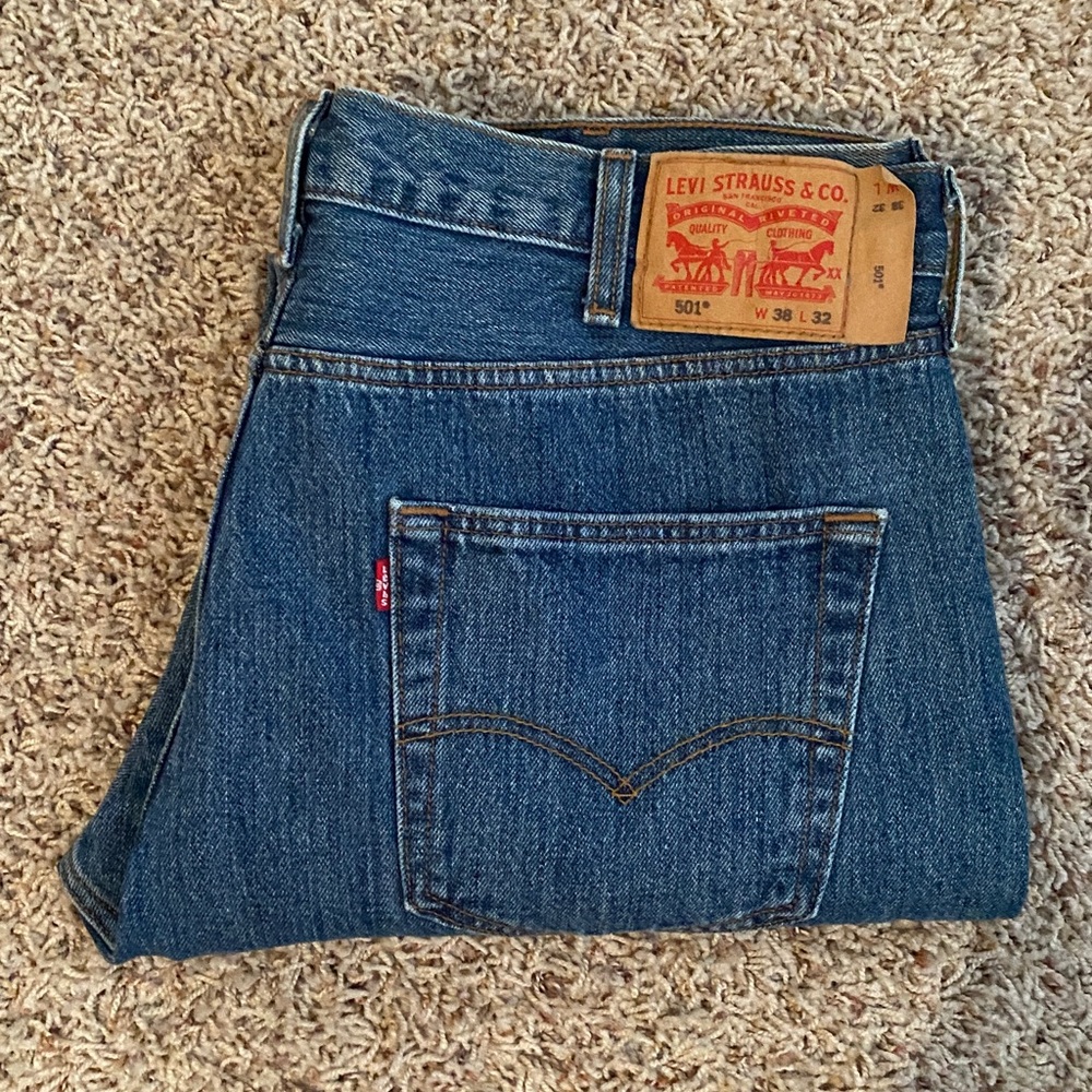 Levi’s 501 Original Relaxed Fit Button Fly Jeans Size 38 x 32 NWT